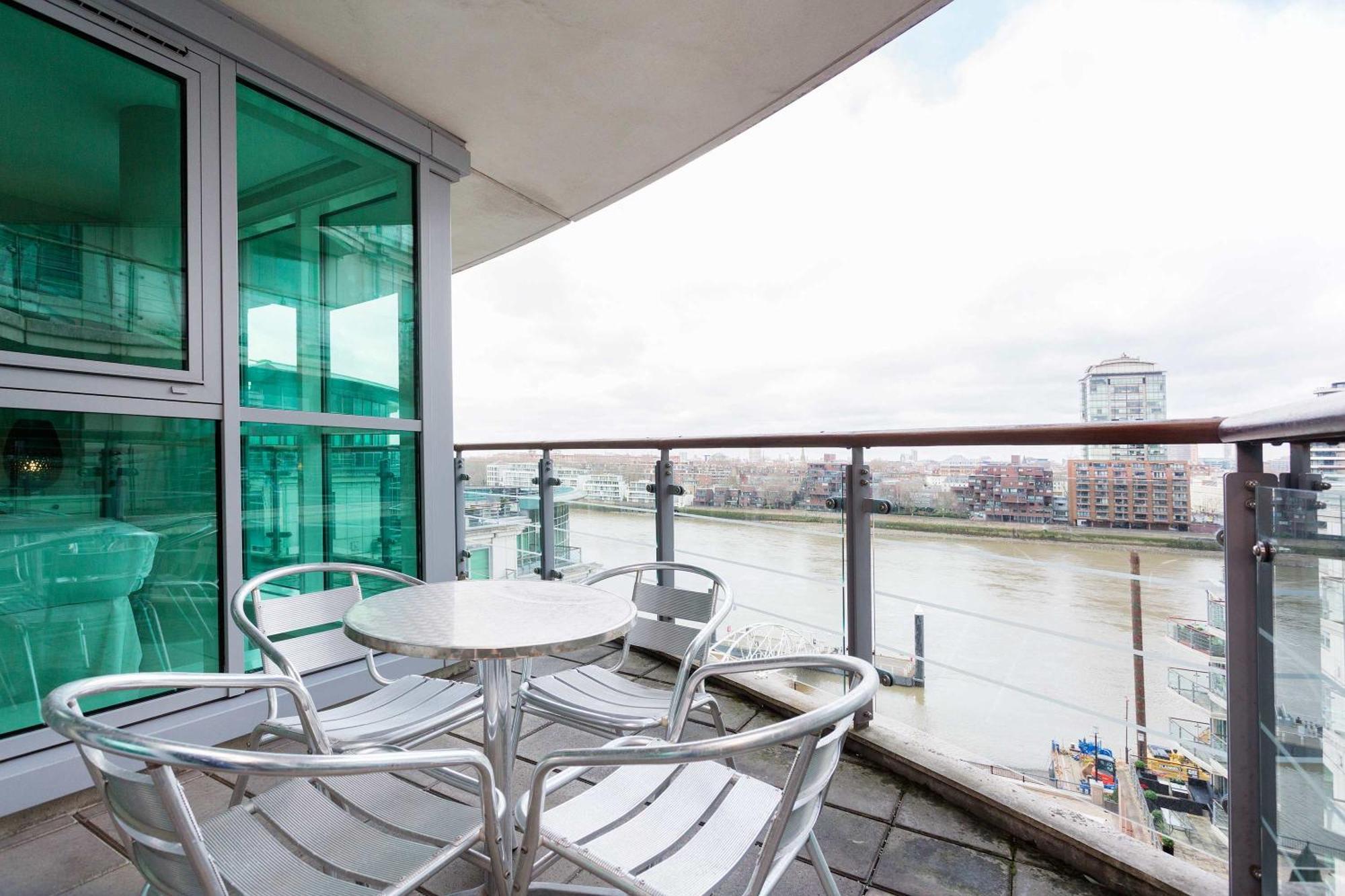 Veeve - River Views From Vauxhall 런던 외부 사진